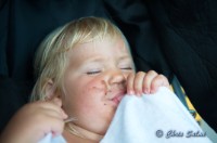 Alice&Agnes på altanen Spännarhyttan